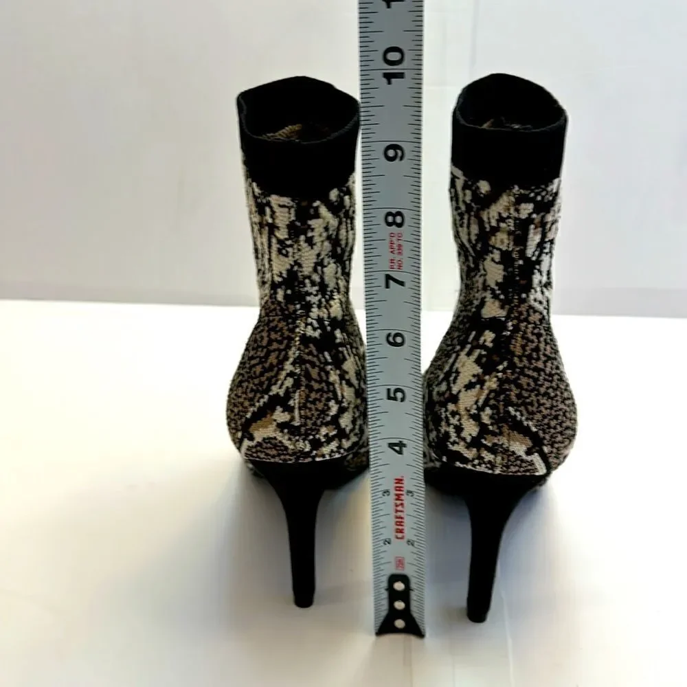 Mia ankle boots women’s McKinney beige multi sock boots size 10M